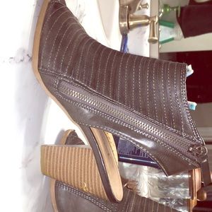 Leather Open Toe/Open Back sandals